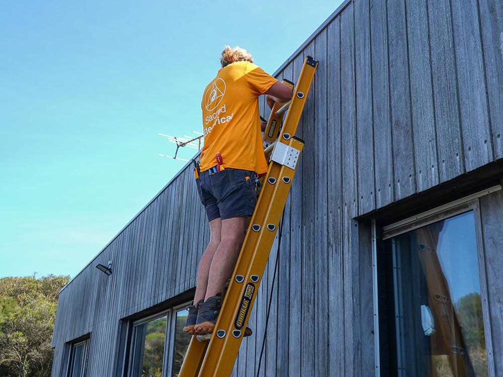 Outdoor lighting repairs Breamlea